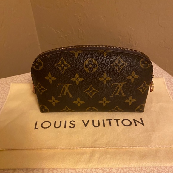 LOUSI VUITTON COSMETIC POUCH PM MONOGRAM W/ DUST BAG - Picture 3 of 12